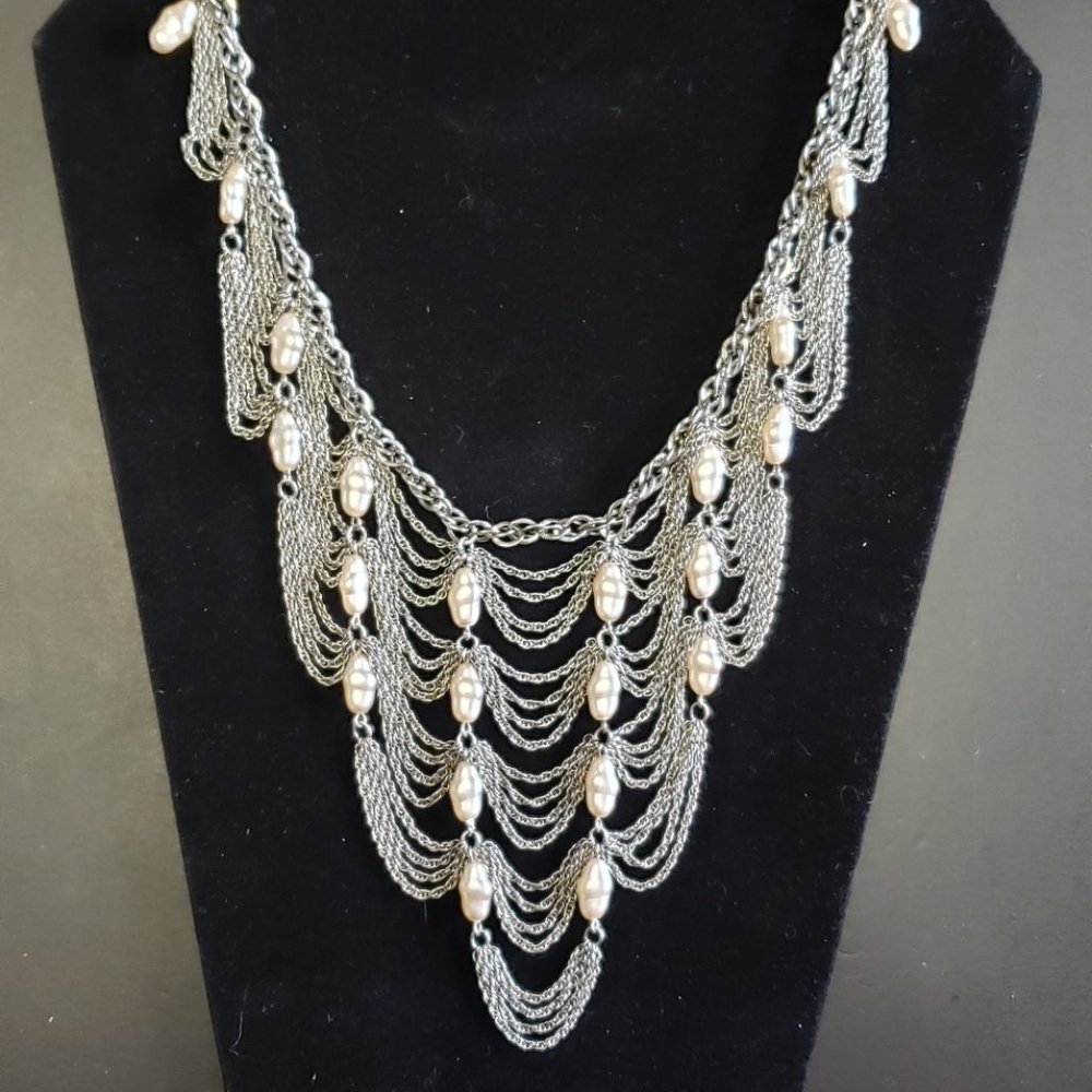 VINTAGE VICTORIAN SILVER TONE CHAIN/PEARL STATEMENT NECKLACE